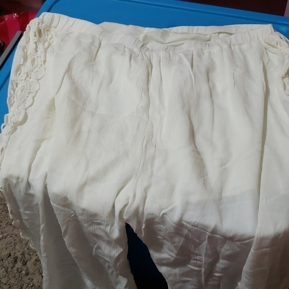 3x white wide leg pants with lace on the side nwt - Picture 2 of 4